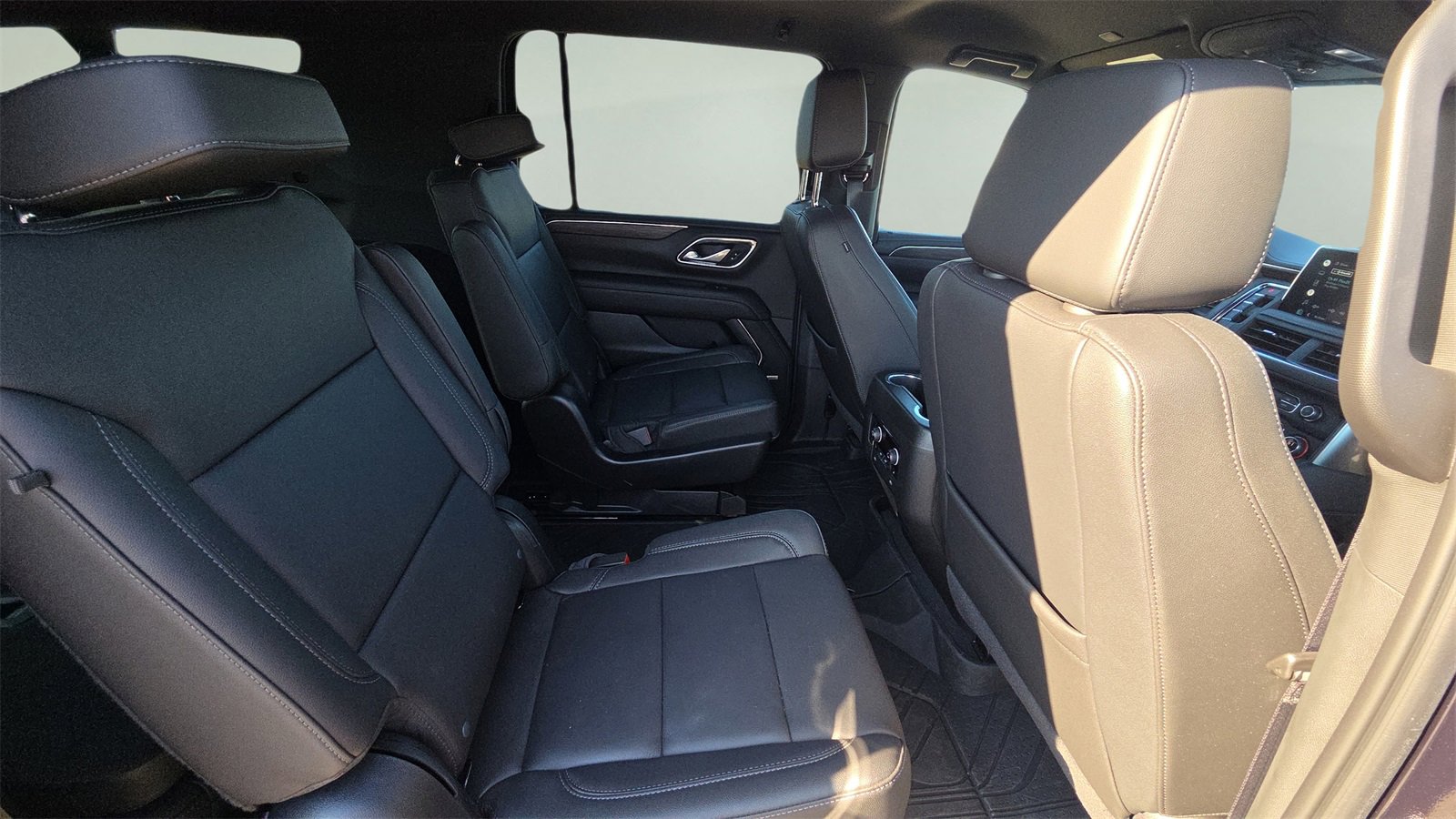 Used 2022 Chevrolet Suburban Z71 w/ Z71 Off-Road Package image 17