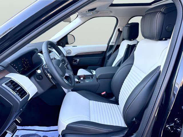 New 2025 Land Rover Discovery Dynamic SE image 16