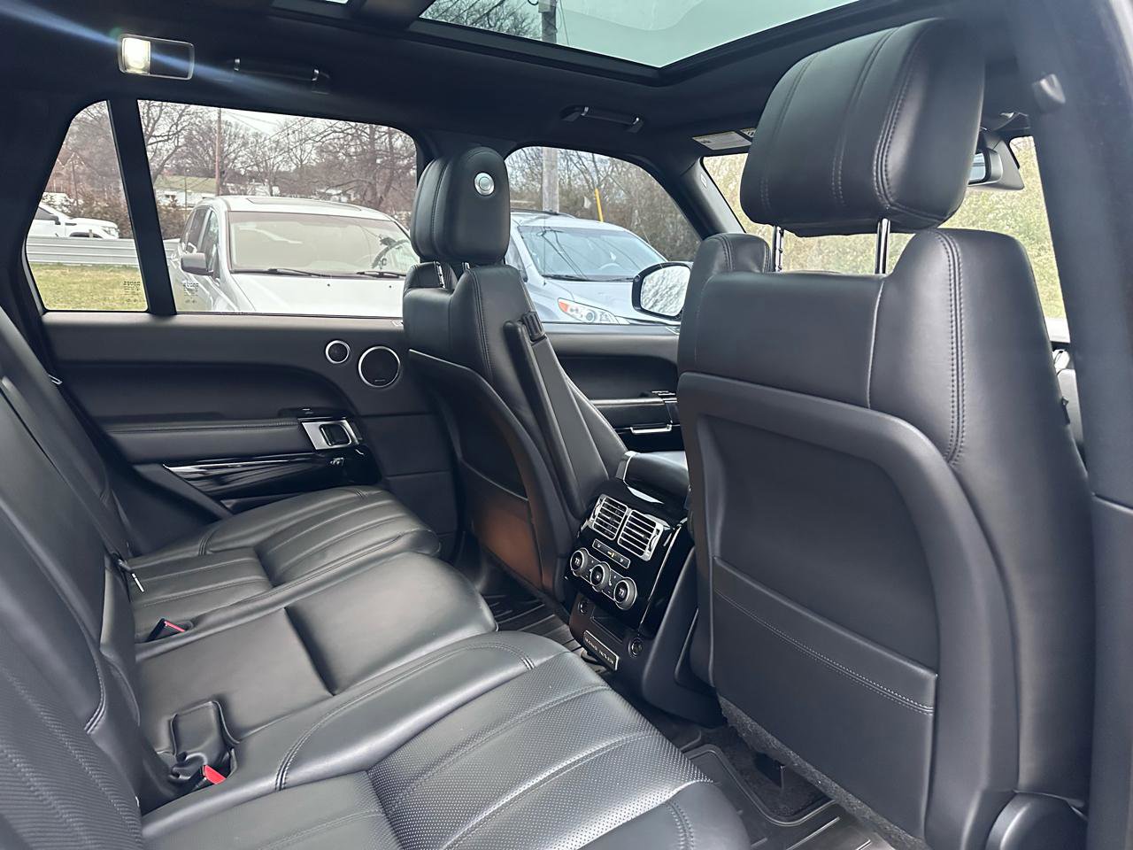 Used 2016 Land Rover Range Rover Supercharged image 17
