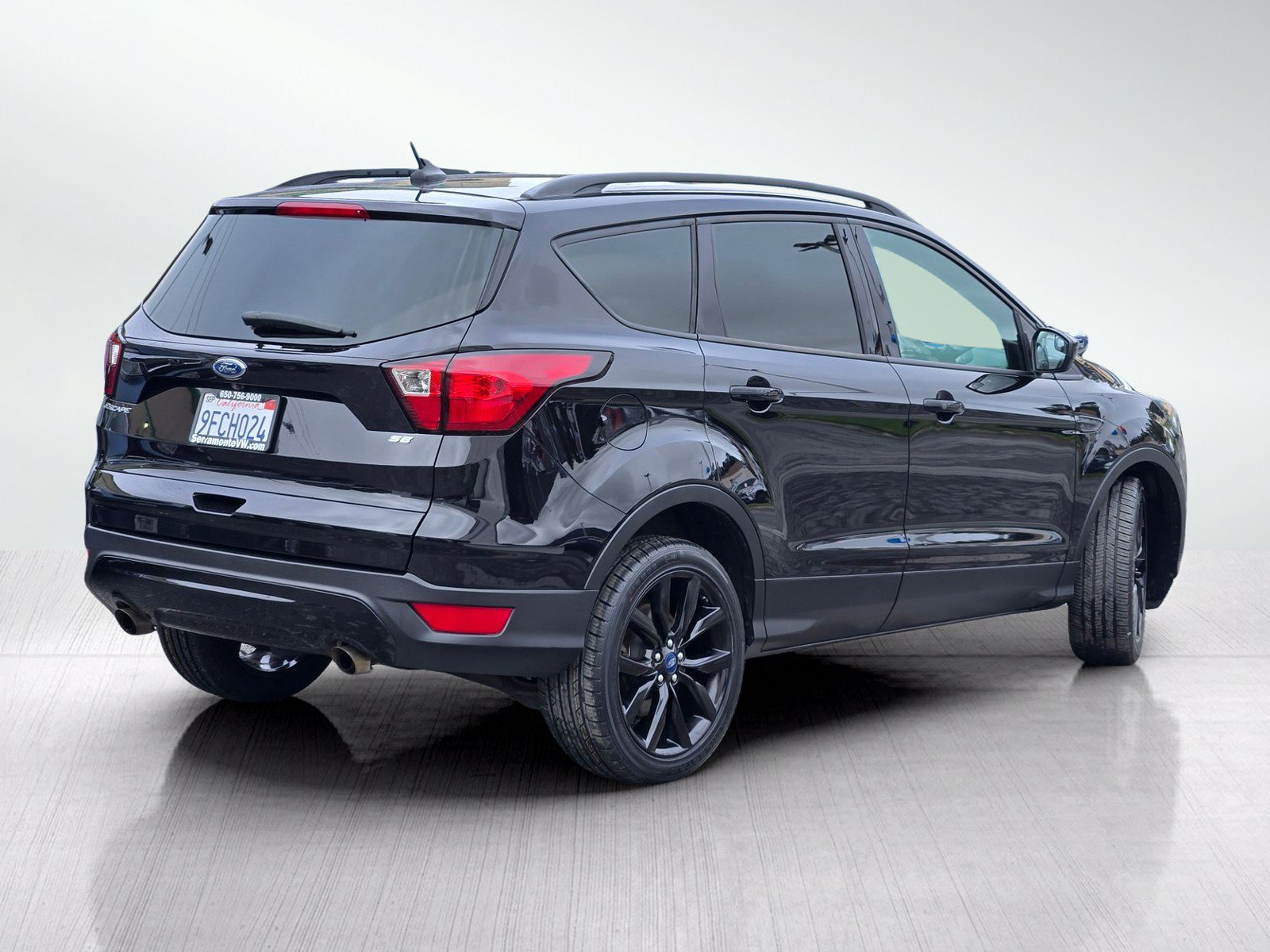 Used 2019 Ford Escape SE FWD image 4