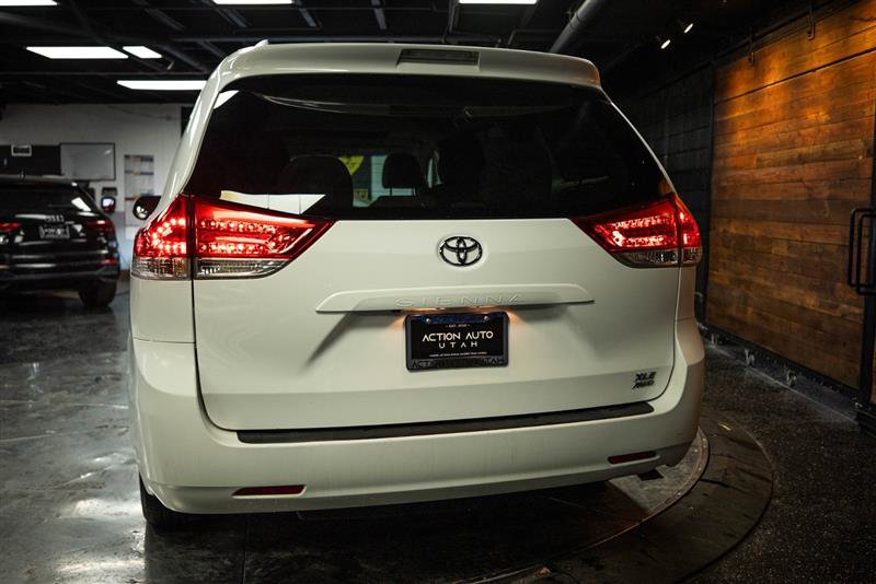 Used 2012 Toyota Sienna XLE image 6