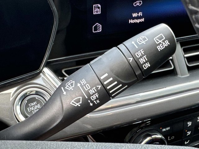 Used 2025 Chevrolet Trax ACTIV w/ Sunroof Package image 26