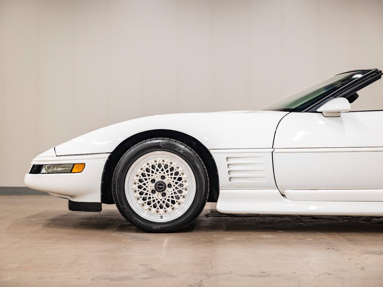 Used 1992 Chevrolet Corvette Convertible RWD image 25