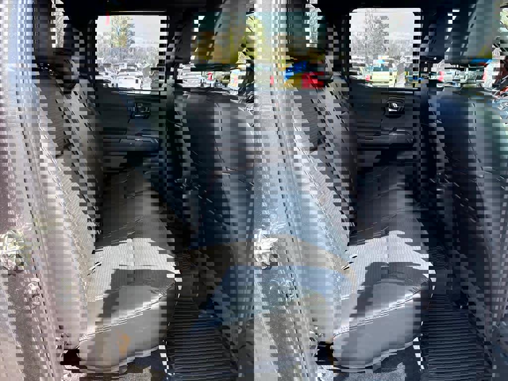 Used 2018 Toyota Tacoma TRD Off-Road image 8