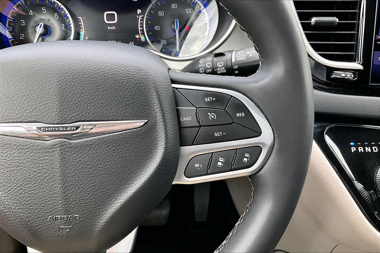Used 2022 Chrysler Pacifica Touring-L FWD image 24