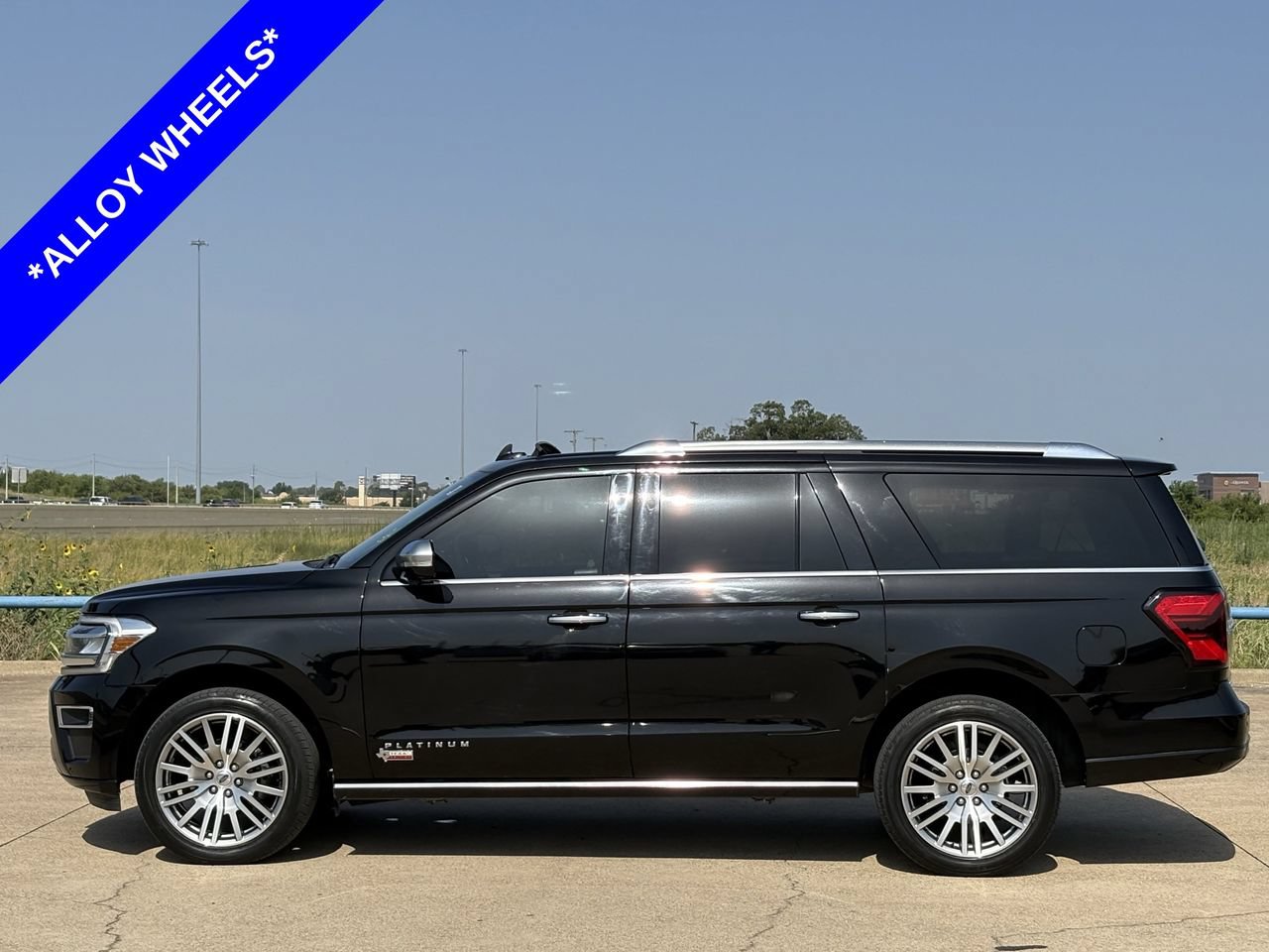 Used 2023 Ford Expedition Max Platinum RWD image 3