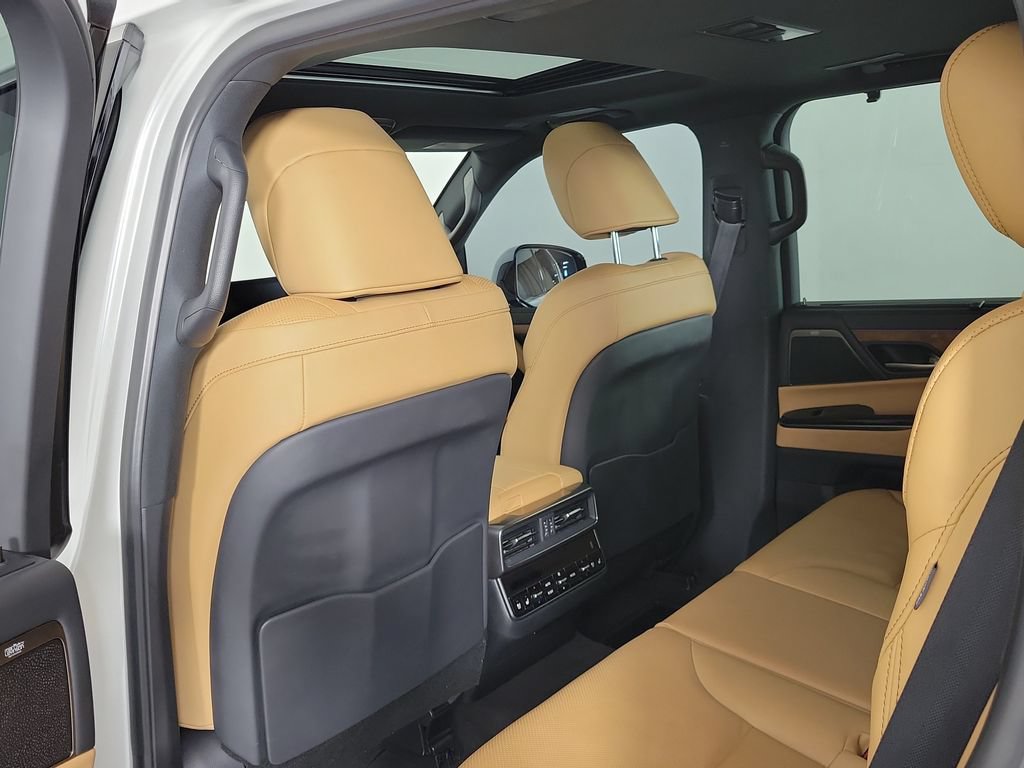 Used 2025 Lexus LX 600 4WD w/ Accessory Package (Z1) image 10