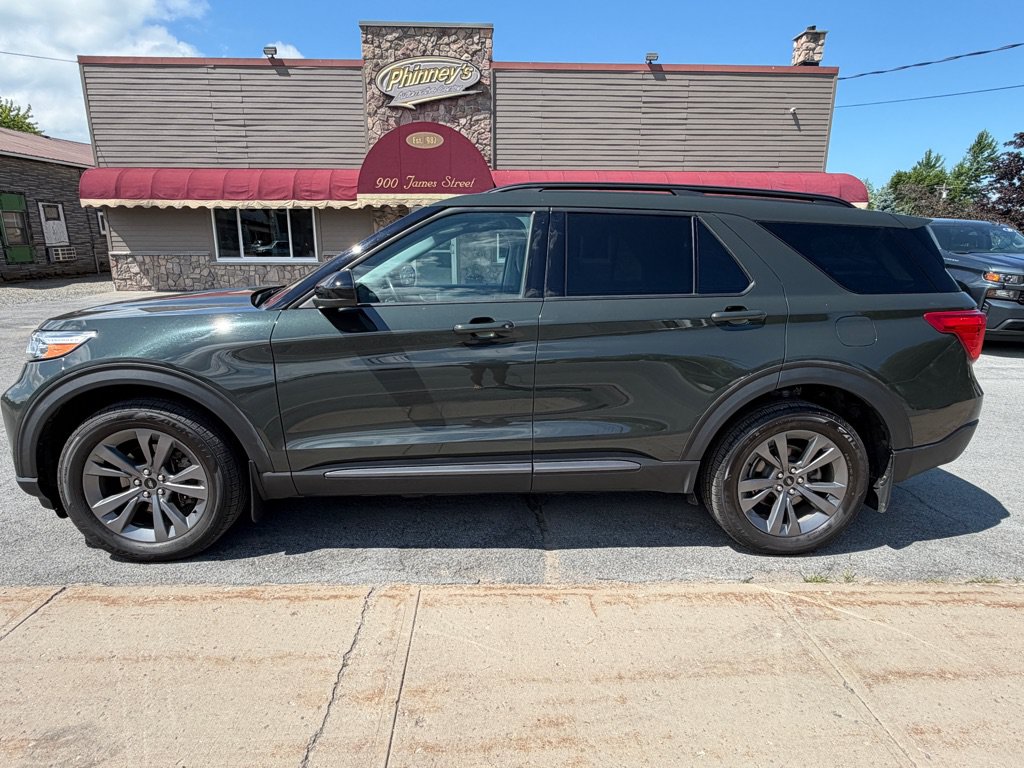 Used 2022 Ford Explorer XLT w/ Equipment Group 202A AWD/4WD image 4