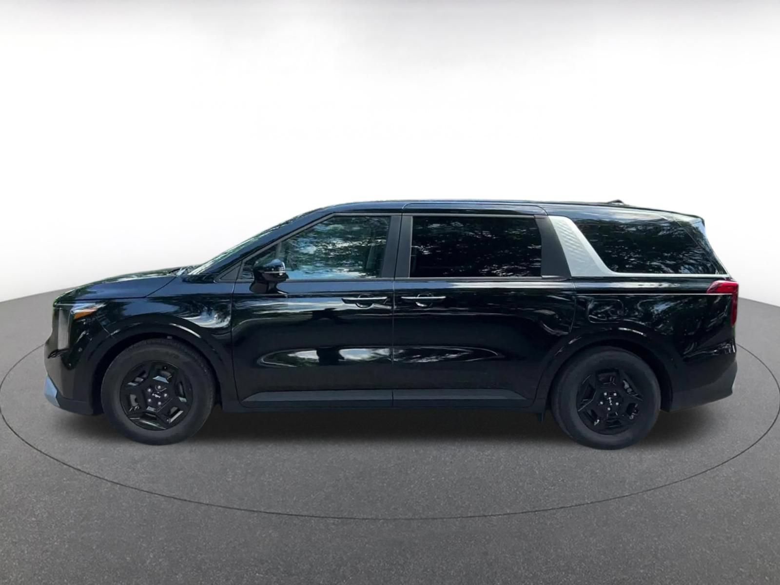Used 2026 Kia Carnival FWD image 8