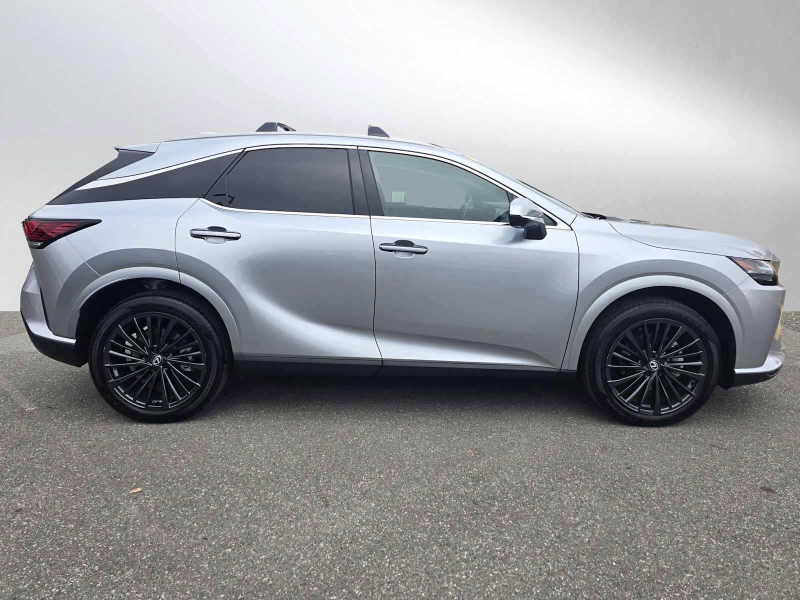 Certified 2025 Lexus RX 350h w/ Convenience Package image 2