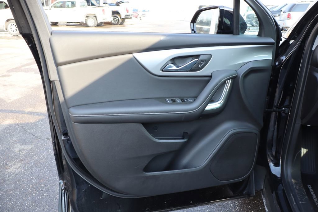 Used 2023 Chevrolet Blazer LT w/ Midnight/Sport Edition image 8