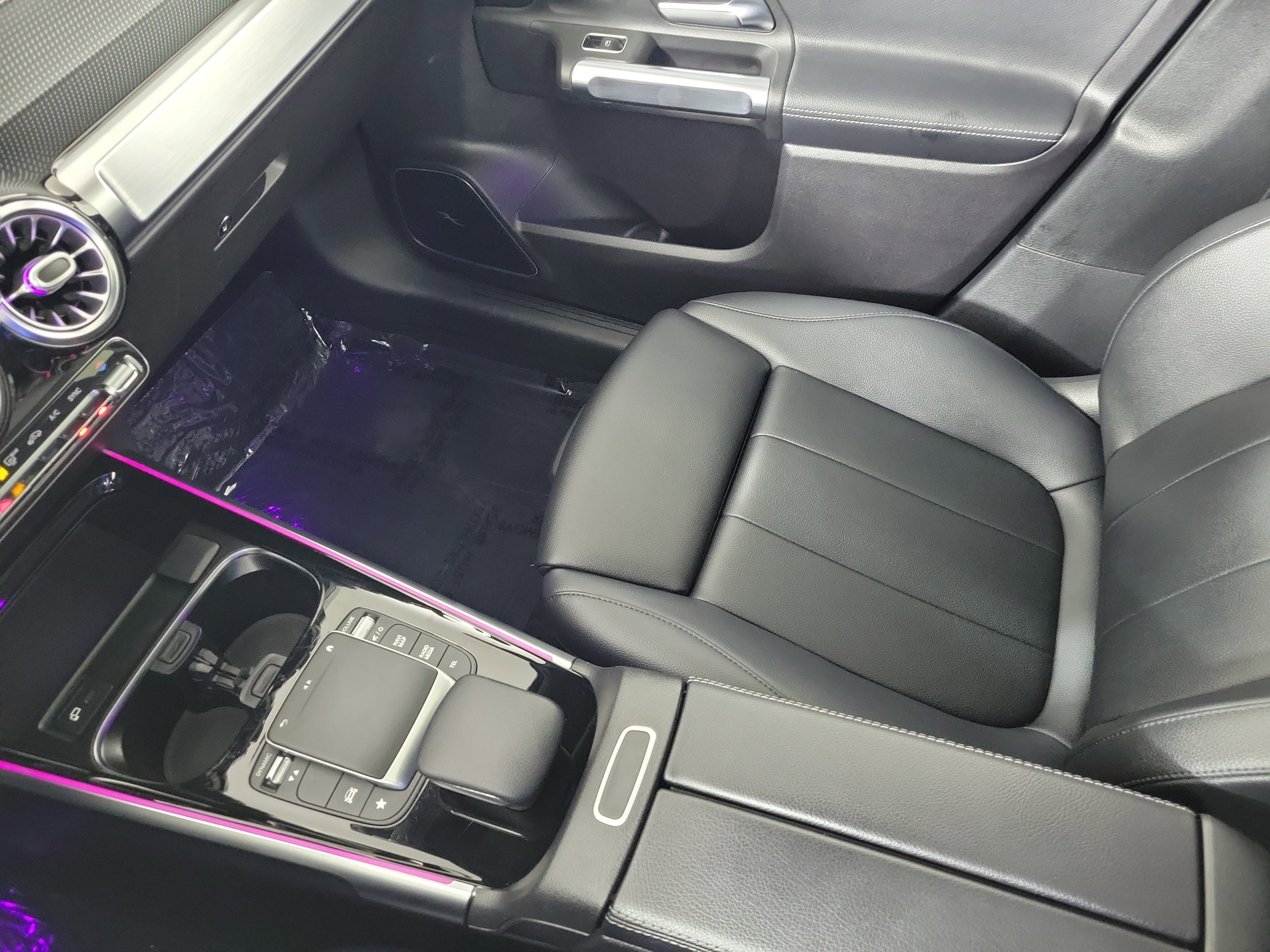 Used 2021 Mercedes-Benz GLB 250 4MATIC w/ Premium Package image 22