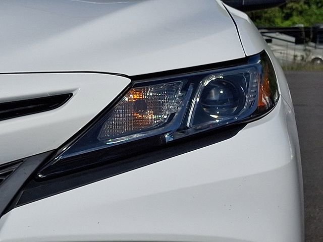 Used 2019 Toyota Camry SE w/ Carpet Mat Package FWD image 9