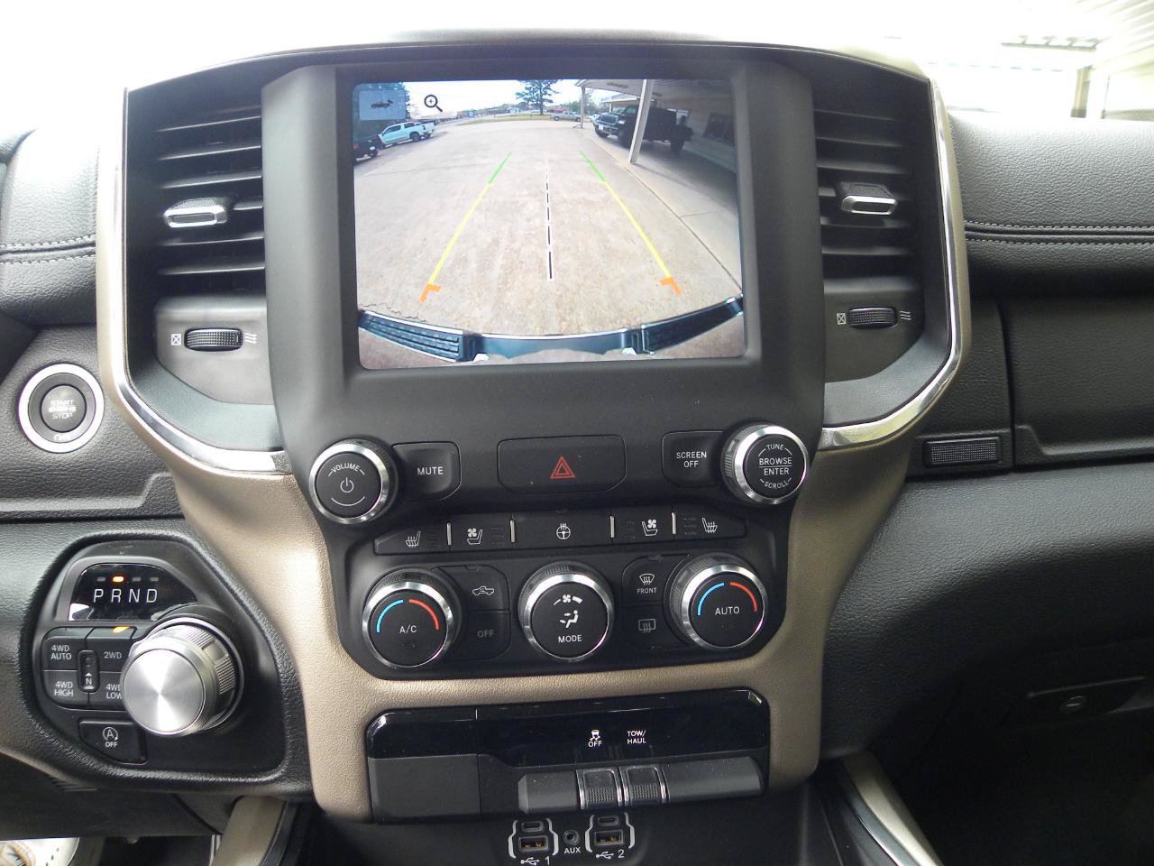 Used 2022 RAM 1500 Laramie AWD/4WD image 16