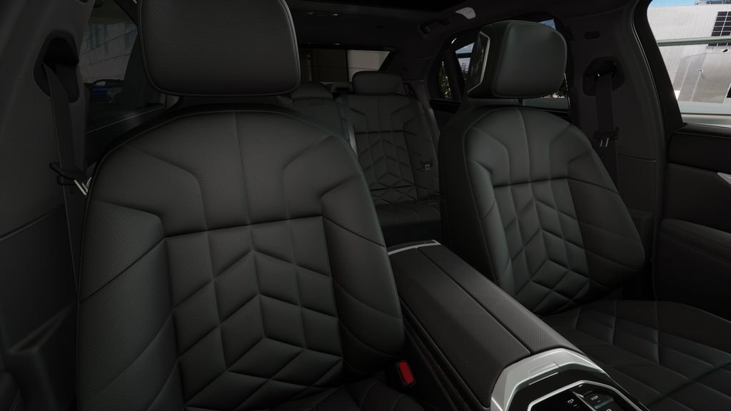 New 2026 BMW 750e xDrive w/ Executive Package image 37