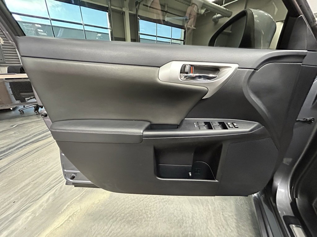 Used 2012 Lexus CT 200h Premium image 48