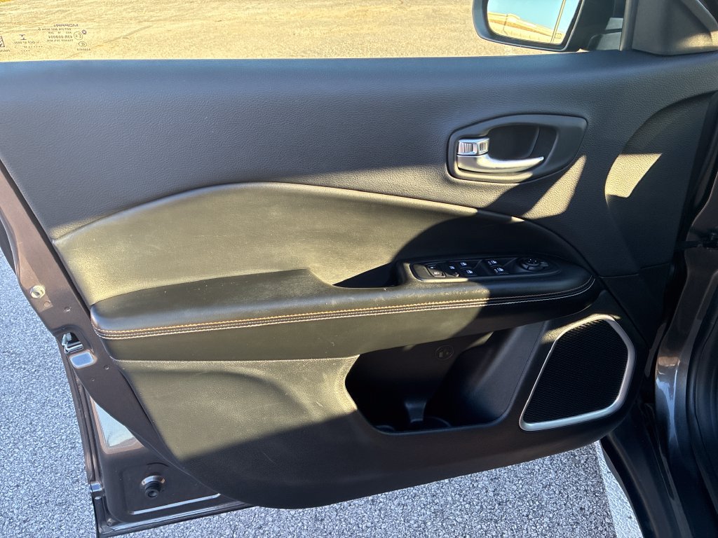 Used 2018 Jeep Compass Latitude w/ Popular Equipment Group AWD/4WD image 12
