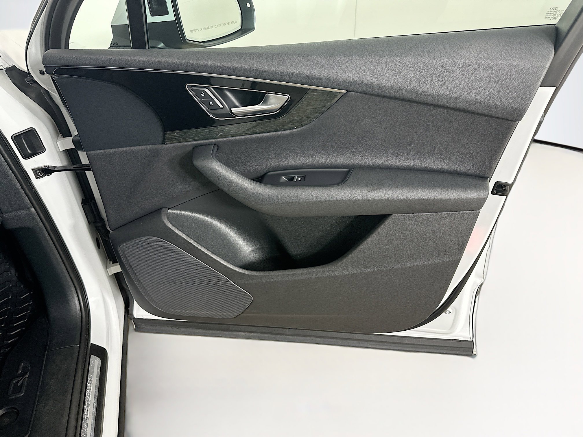 Used 2017 Audi Q7 3.0T Premium Plus w/ Premium Plus Package image 34