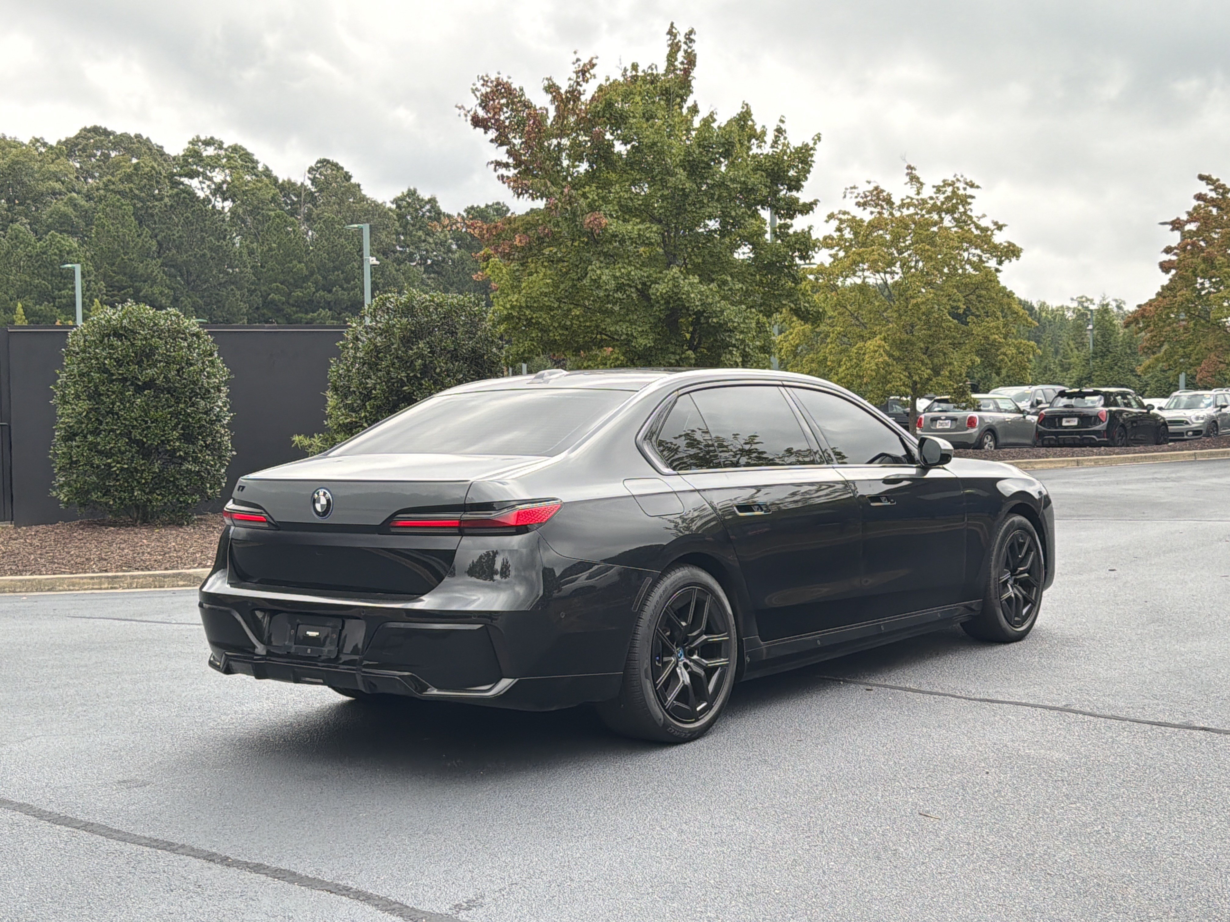 Used 2023 BMW i7 xDrive60 AWD/4WD image 3