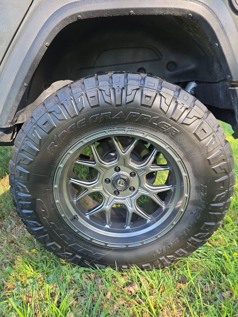 Used 2020 Jeep Wrangler Unlimited Sahara AWD/4WD image 7