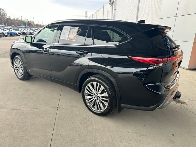 Used 2023 Toyota Highlander Platinum image 11