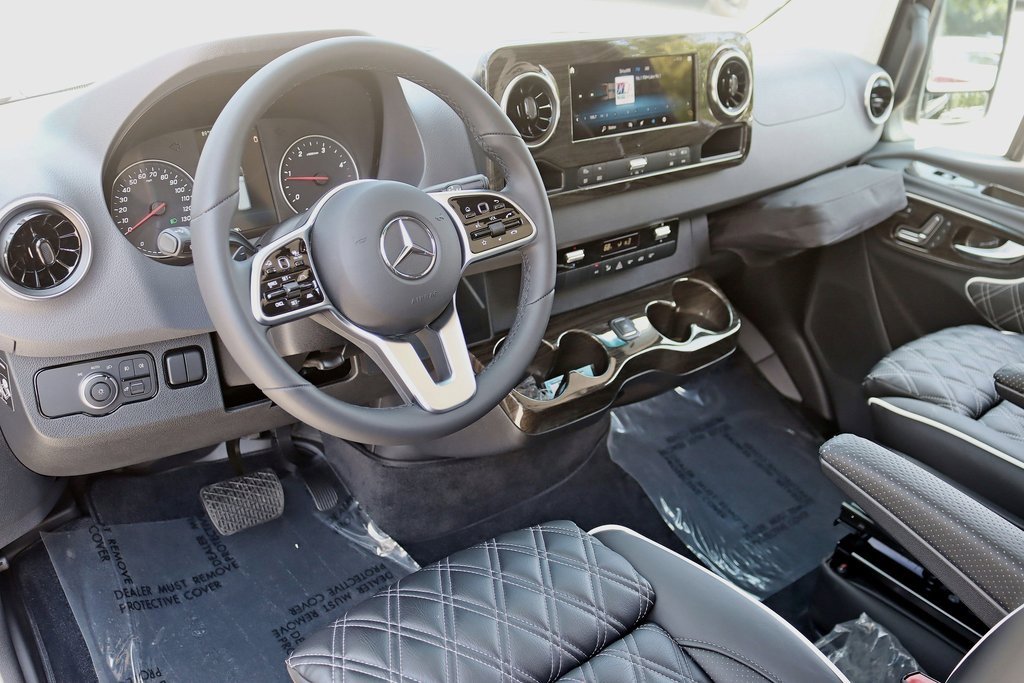 Used 2024 Mercedes-Benz Sprinter 3500 image 14