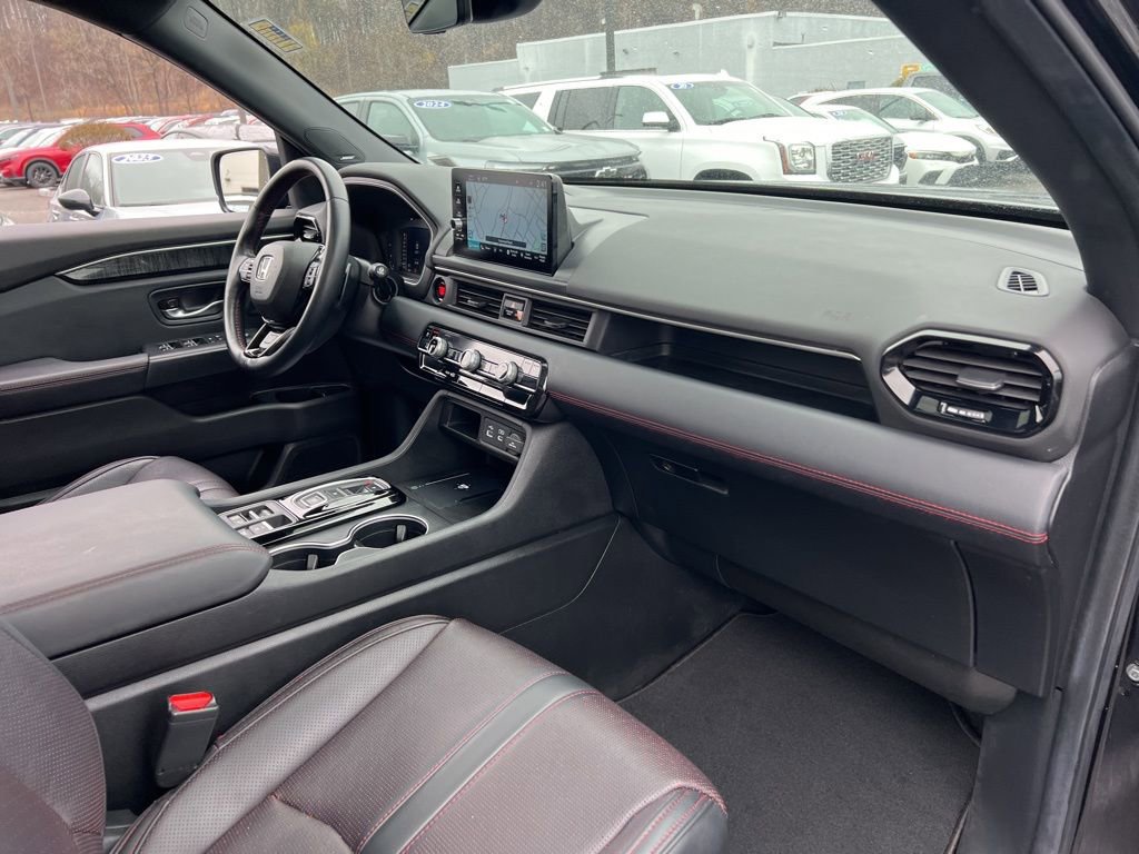 Certified 2025 Honda Pilot Black Edition image 29