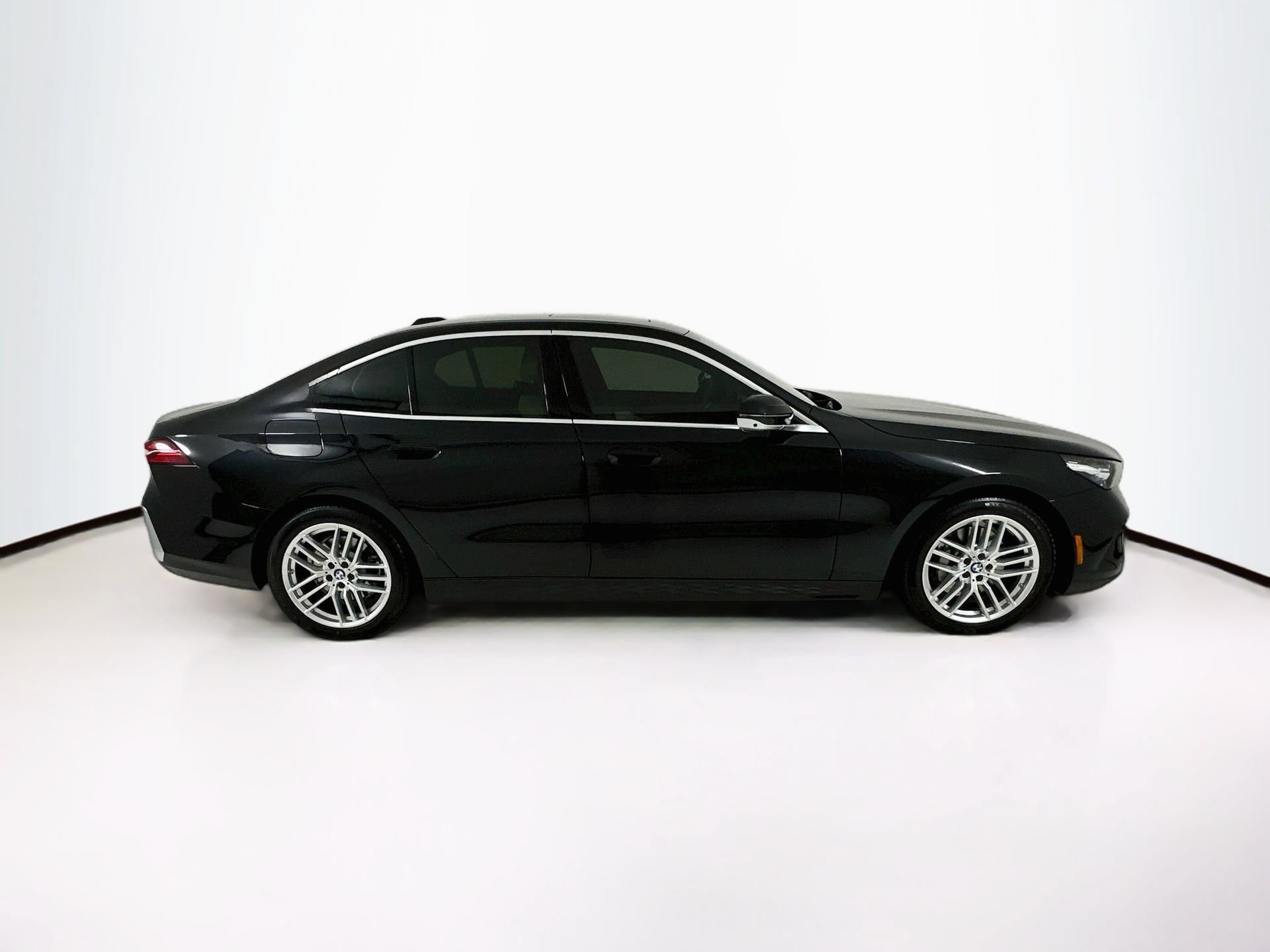Used 2025 BMW 530i w/ Premium Package RWD image 9