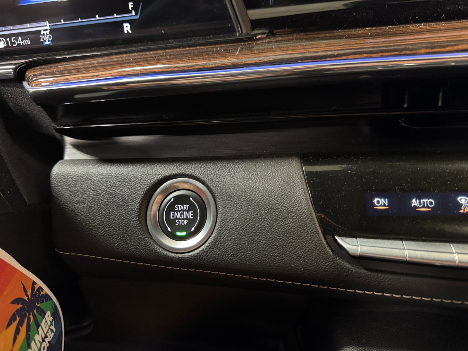 Used 2024 Cadillac Escalade Luxury AWD/4WD image 30