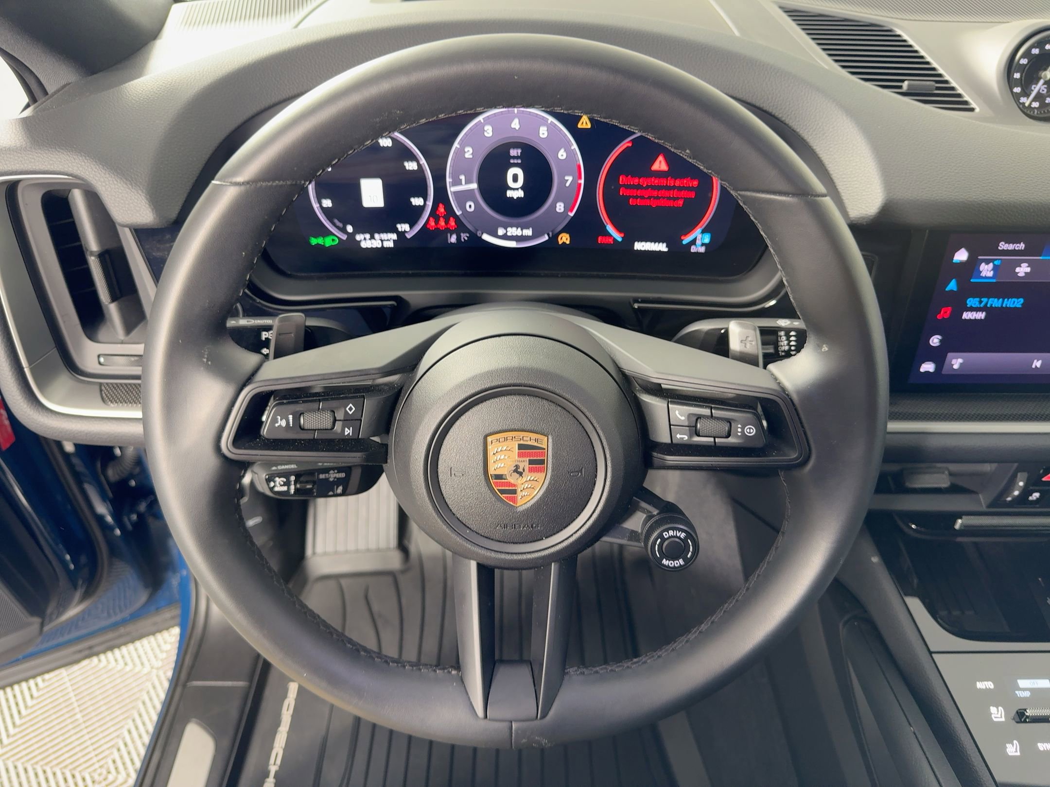 Certified 2025 Porsche Cayenne Coupe image 18
