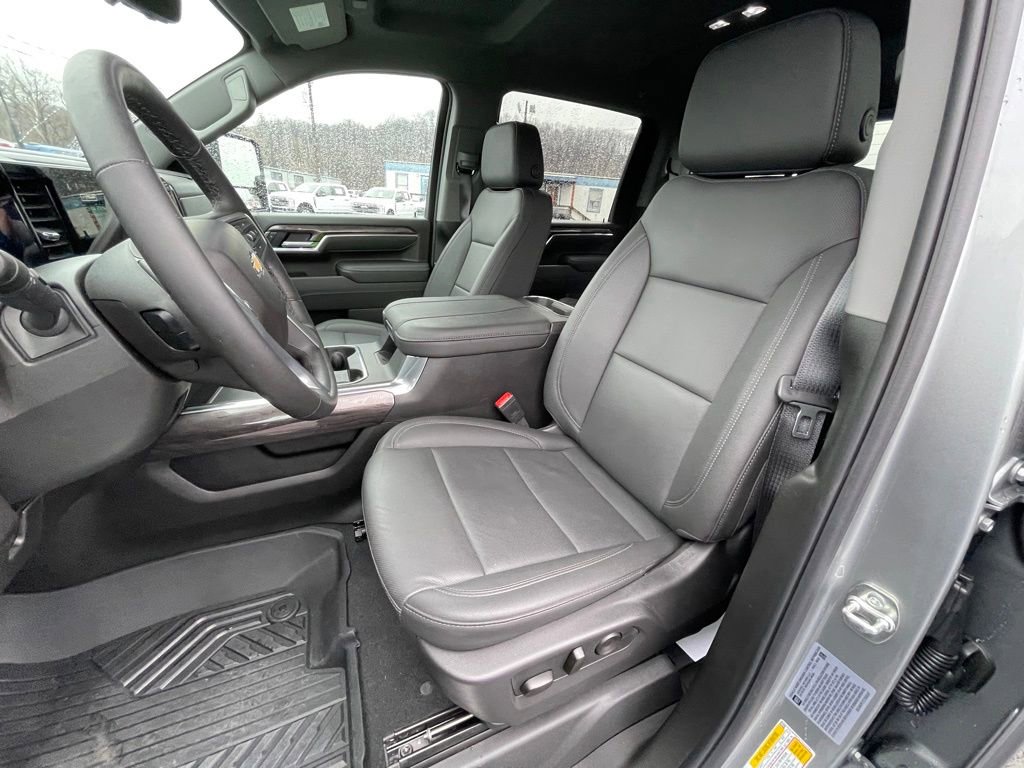 Used 2026 Chevrolet Silverado 2500 LTZ w/ LTZ Premium Package image 11