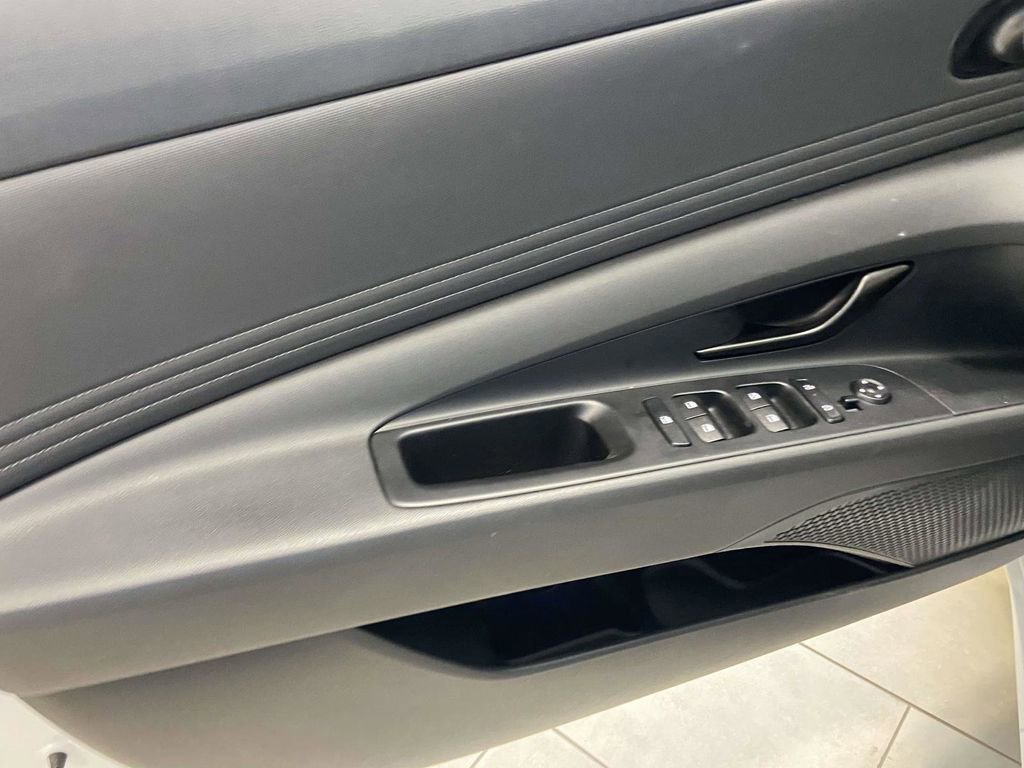 Certified 2025 Hyundai Elantra Sport image 15