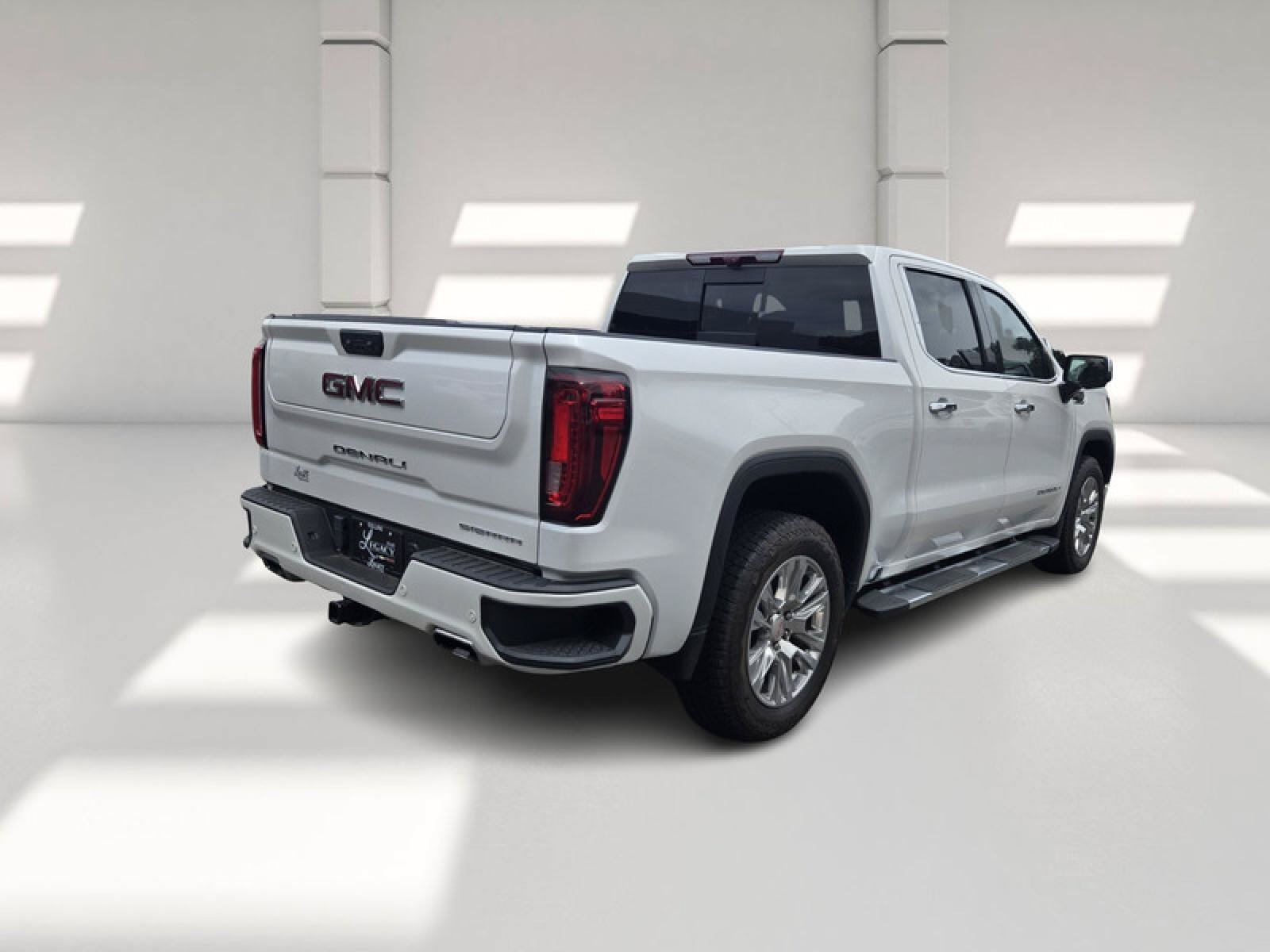 Used 2024 GMC Sierra 1500 Denali w/ Technology Package AWD/4WD image 5