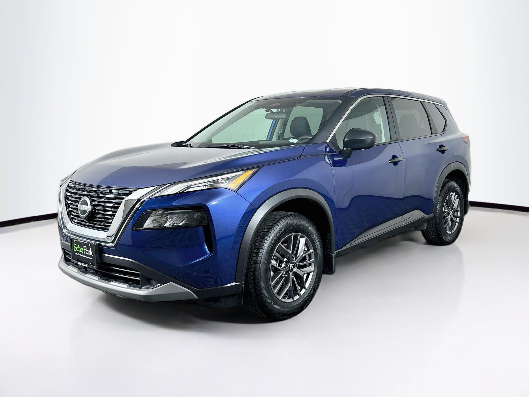 Used 2023 Nissan Rogue S AWD/4WD image 3