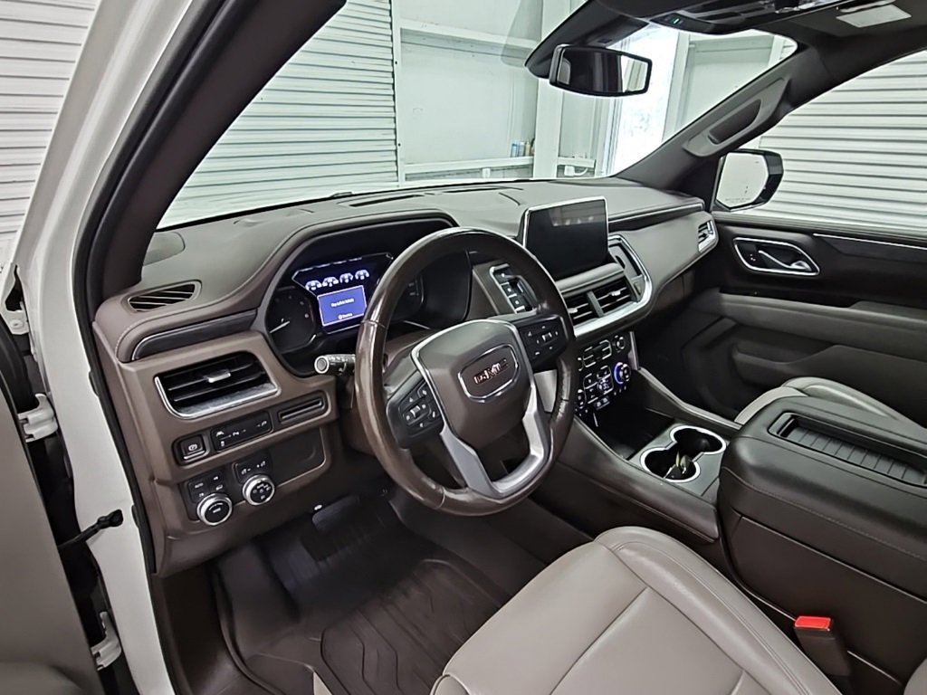 Used 2021 GMC Yukon XL SLT w/ SLT Premium Package image 11