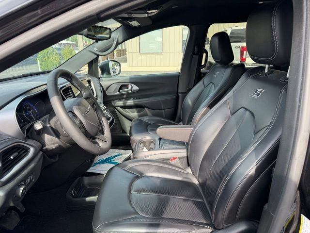Used 2023 Chrysler Pacifica Touring-L w/ S Appearance Package FWD image 7