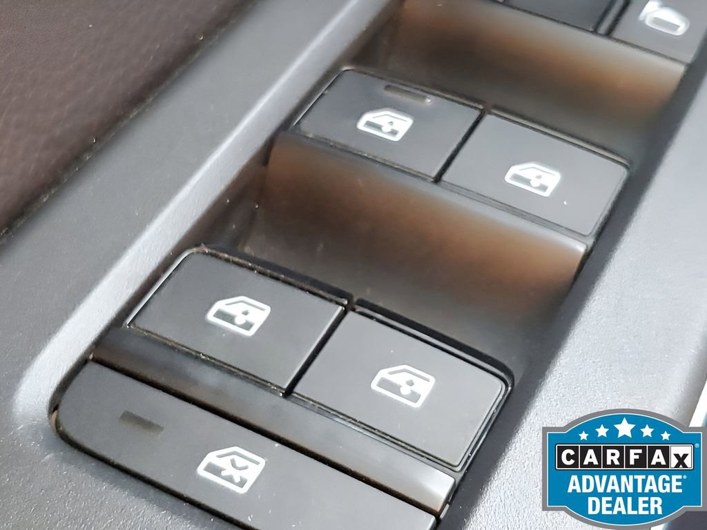 Used 2025 Nissan Pathfinder SV image 35