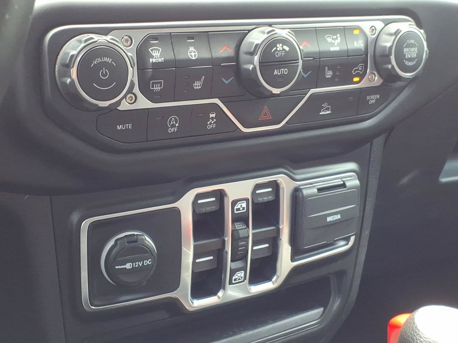 Used 2022 Jeep Gladiator Overland w/ Cold Weather Group AWD/4WD image 22