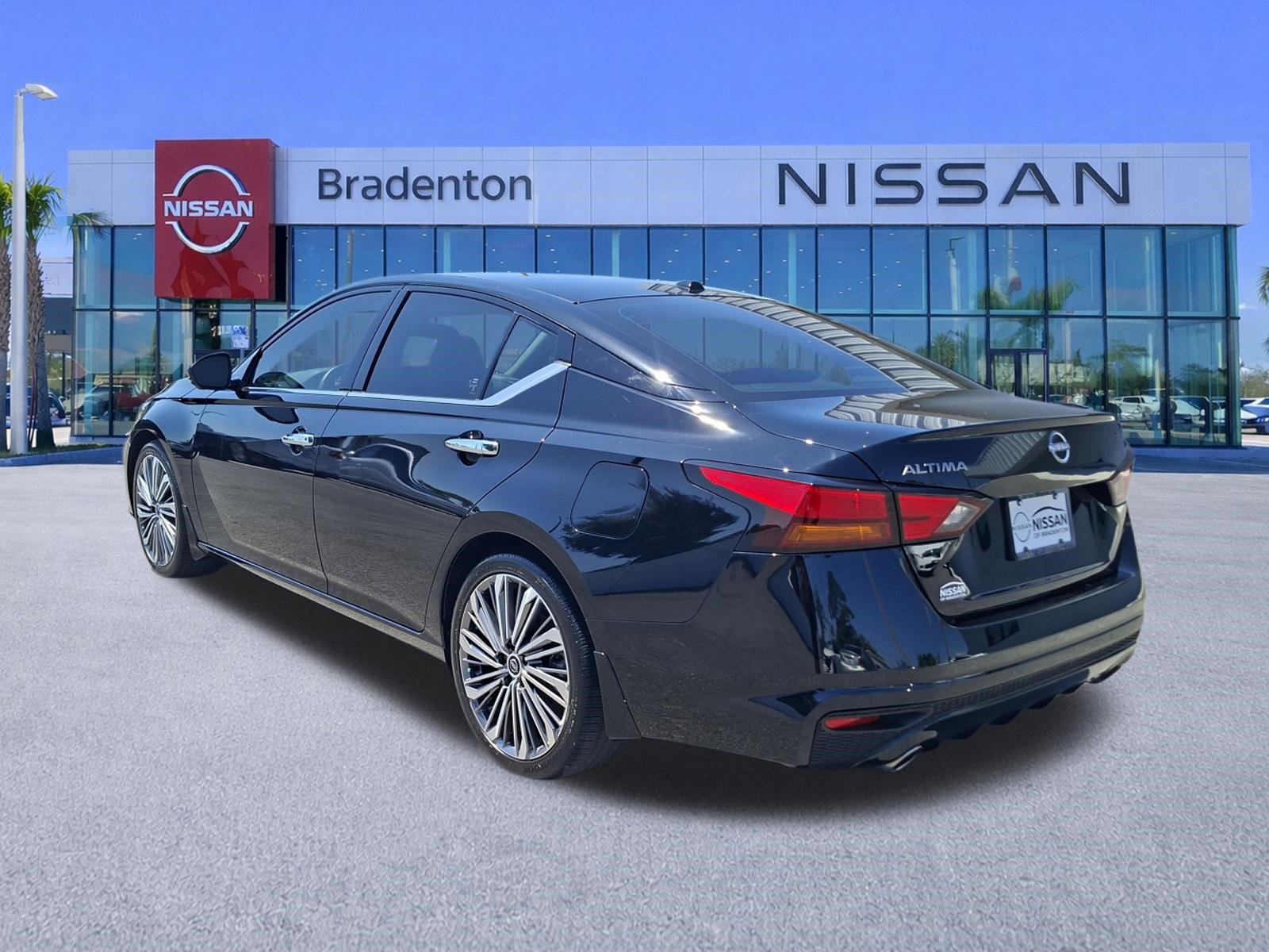 Used 2024 Nissan Altima 2.5 SL FWD image 7