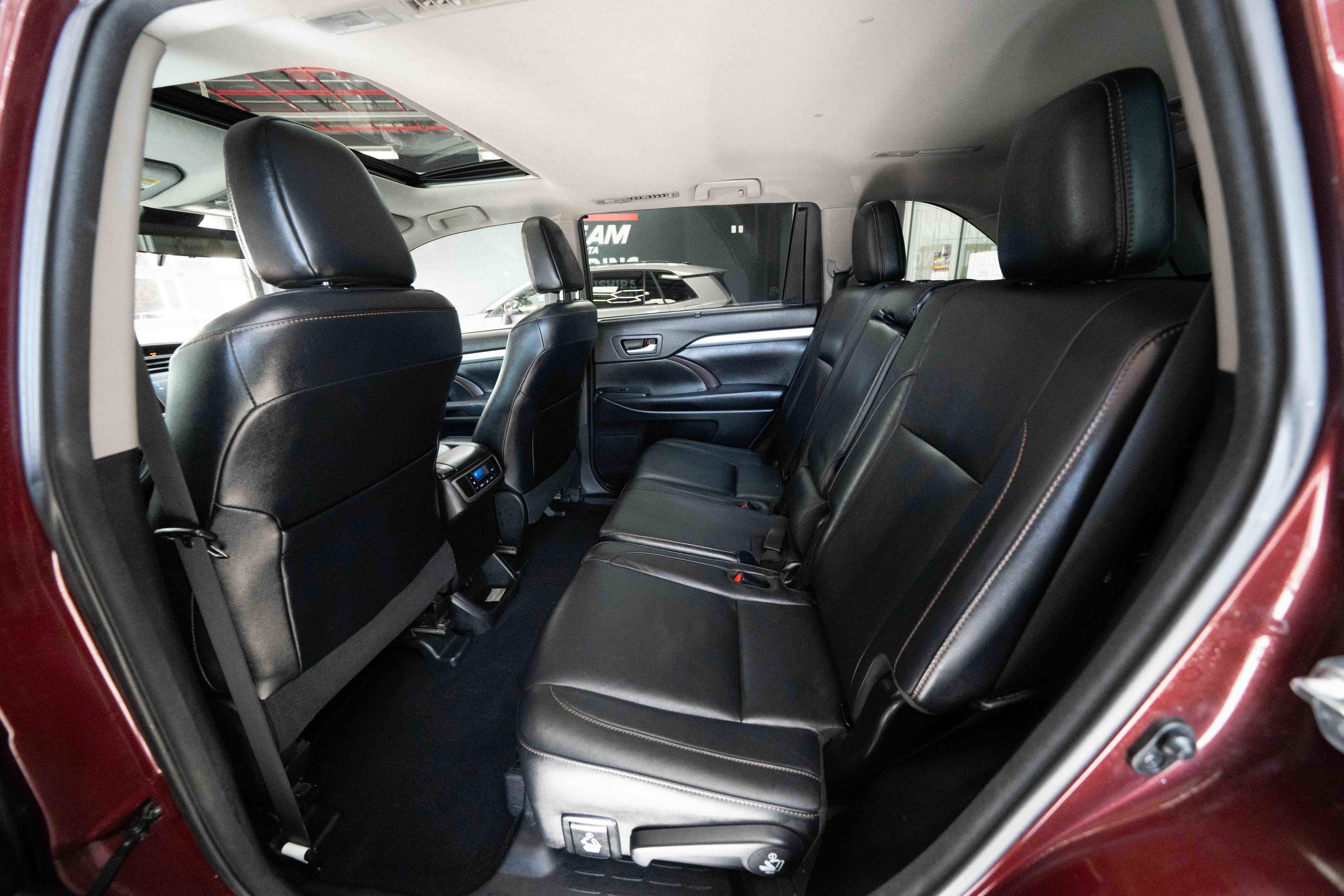 Used 2017 Toyota Highlander XLE image 23