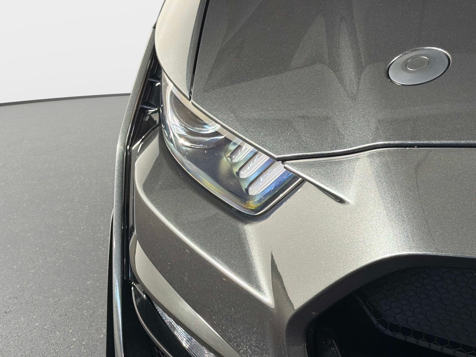 Used 2020 Ford Mustang Shelby GT500 w/ Technology Package RWD image 9