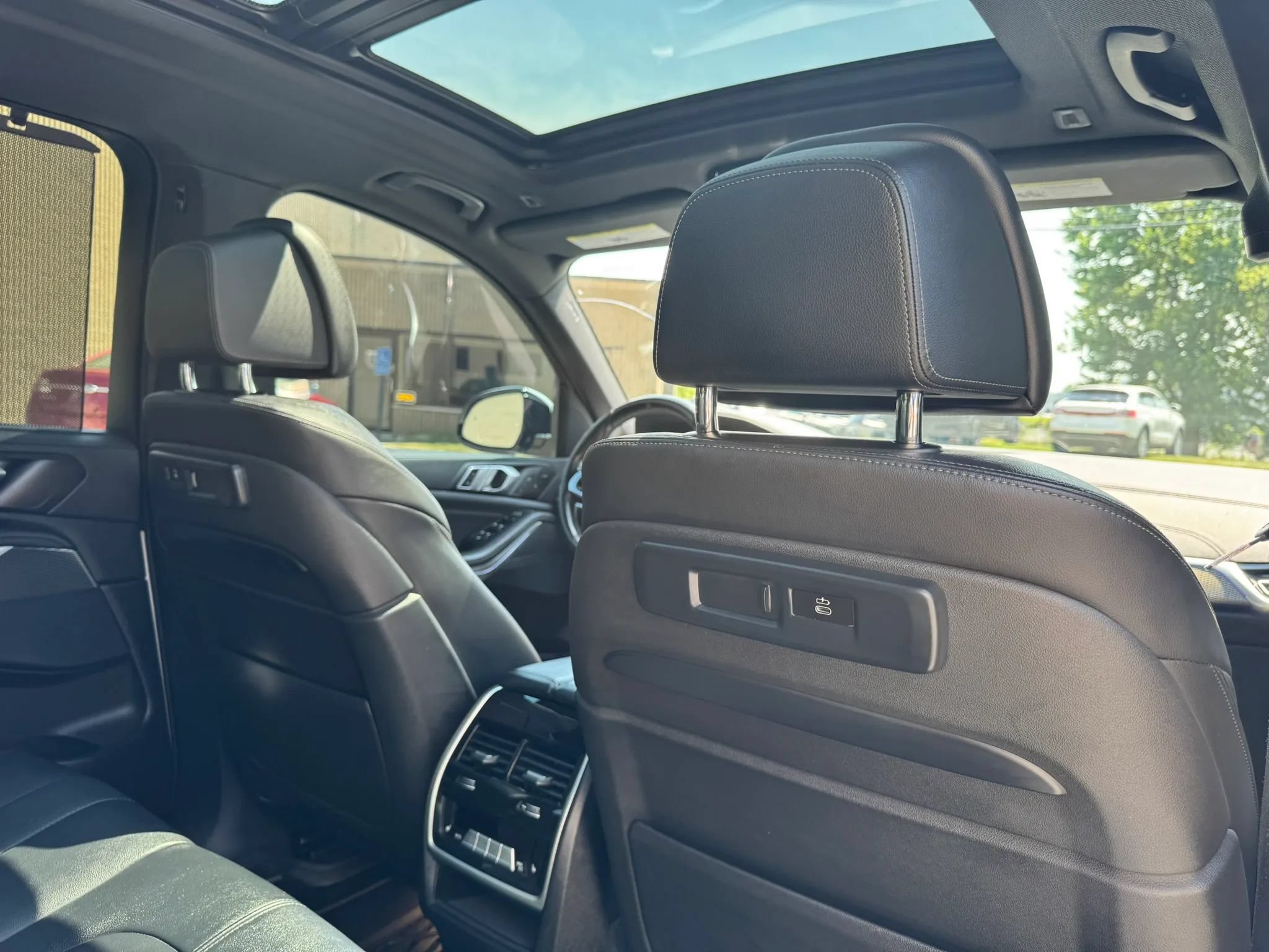 Used 2021 BMW X5 xDrive40i w/ M Sport Package AWD/4WD image 37
