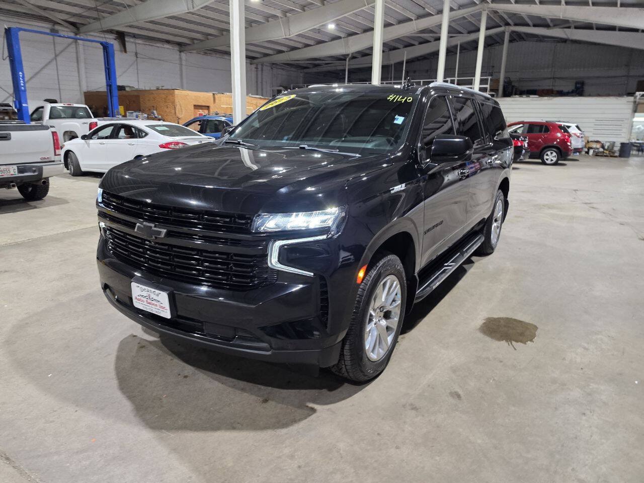 Used 2023 Chevrolet Suburban Premier AWD/4WD image 3