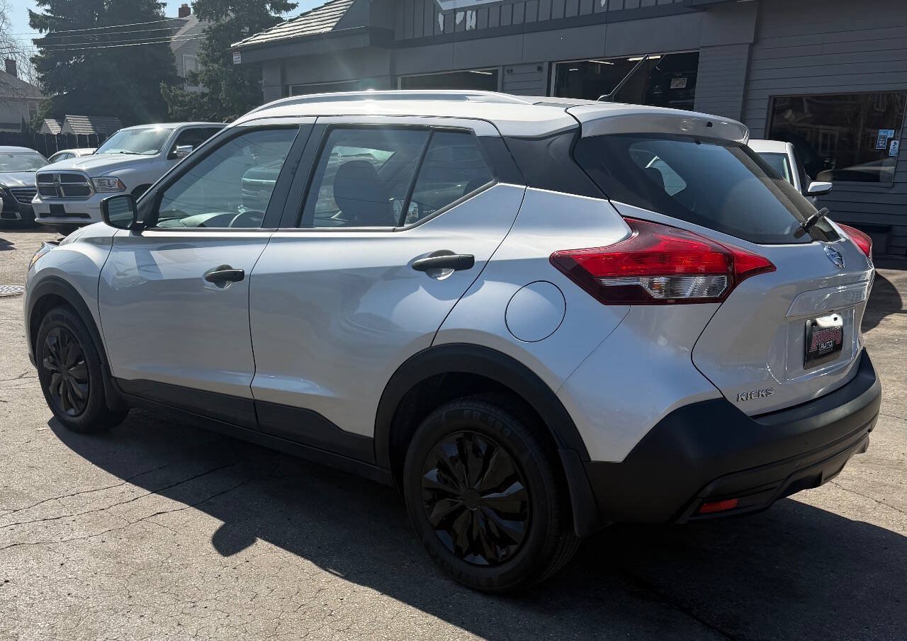 Used 2019 Nissan Kicks S FWD image 13