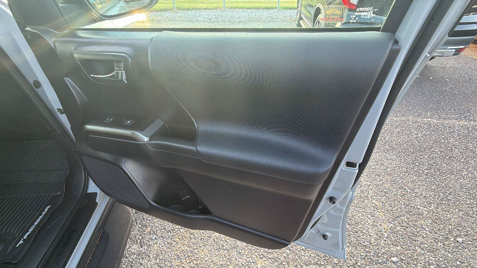 Used 2020 Toyota Tacoma TRD Sport AWD/4WD image 17