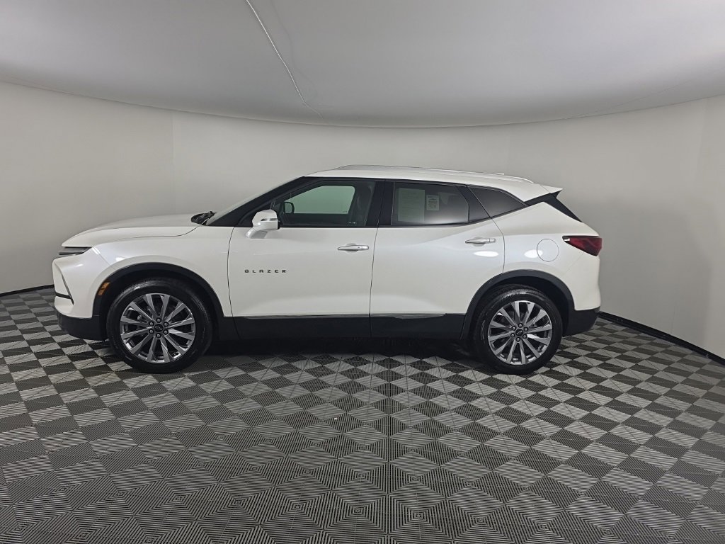 Used 2023 Chevrolet Blazer Premier image 2