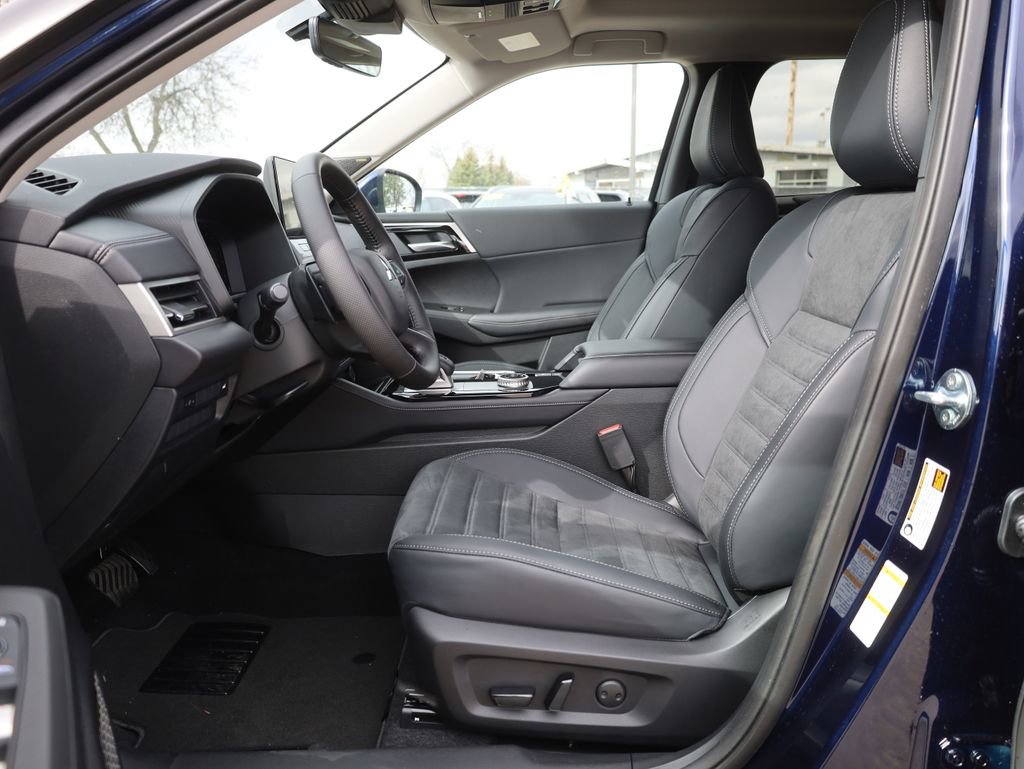 New 2025 Mitsubishi Outlander SE image 30