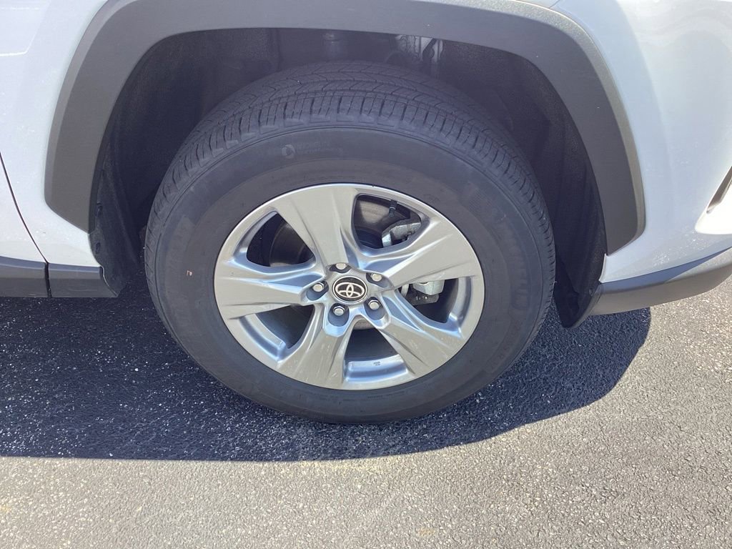 Used 2025 Toyota RAV4 XLE AWD/4WD image 30