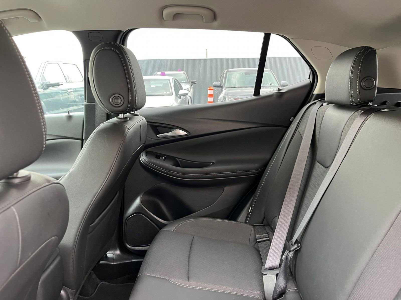 Used 2025 Buick Encore GX Preferred AWD/4WD image 38
