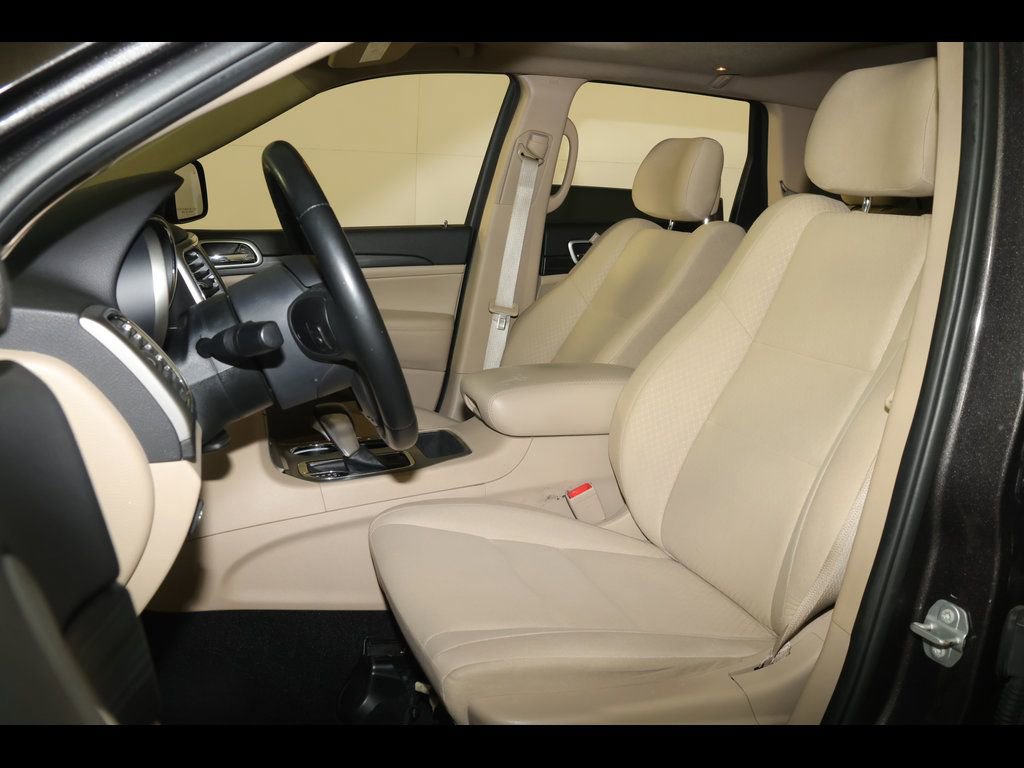 Used 2021 Jeep Grand Cherokee Laredo image 14